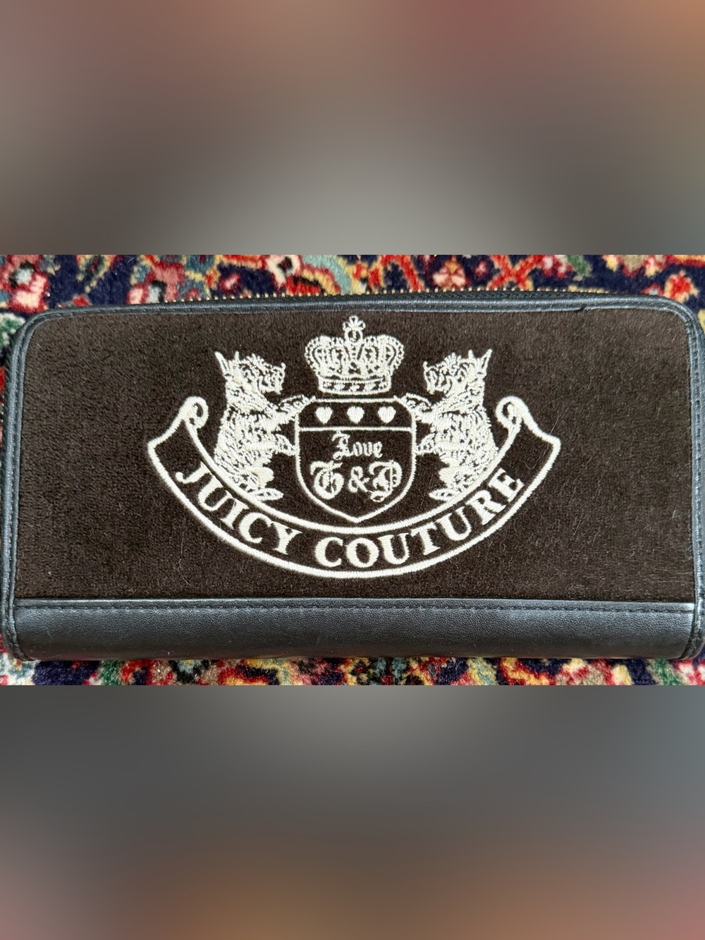 VINTAGE JUICY COUTURE VELOUR ZIP-AROUND WALLET W/EMBROIDERED LOGO BROWN WALLET.